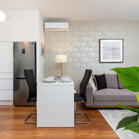 Royal City Center Mennica Residence By Noclegi Renters Warschau Buitenkant foto