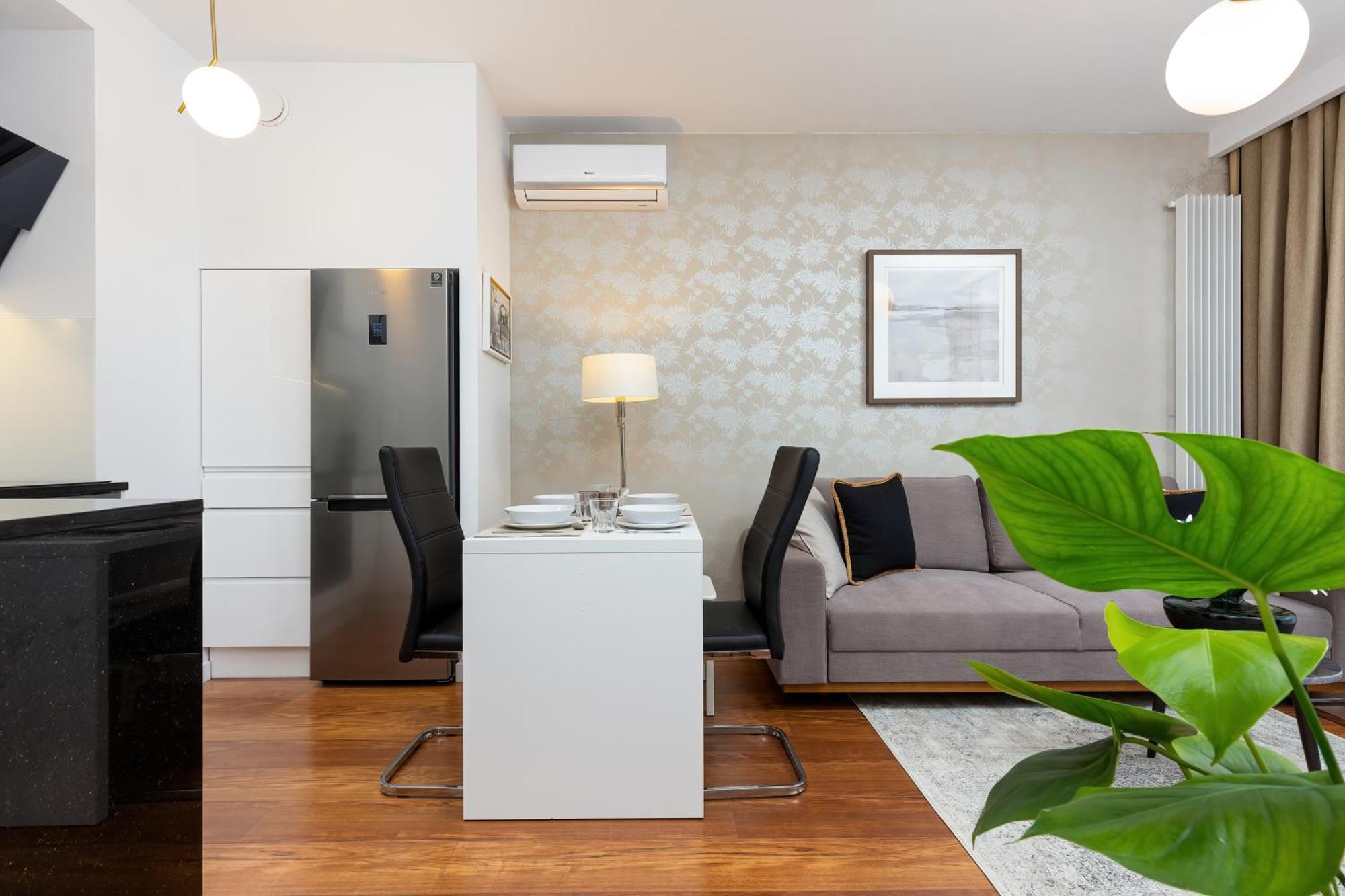 Royal City Center Mennica Residence By Noclegi Renters Warschau Buitenkant foto